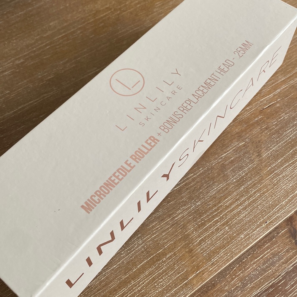 New Linlily Skincare Microneedle Roller & Bonus replacement head - .25MM